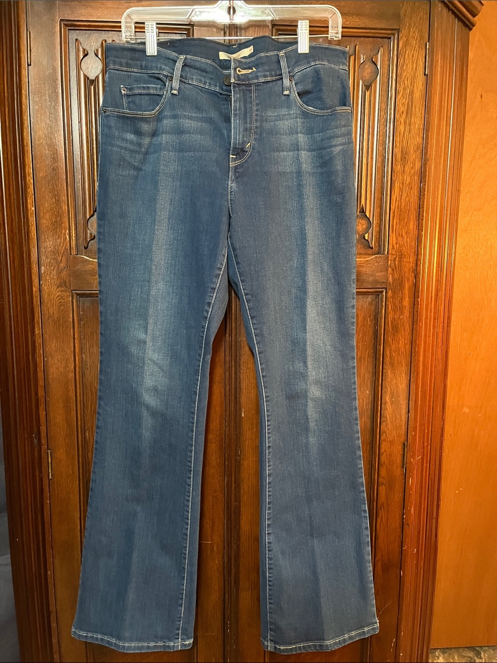 Ladies, size 10, Levi 515 boot cut jeans in perfect condition